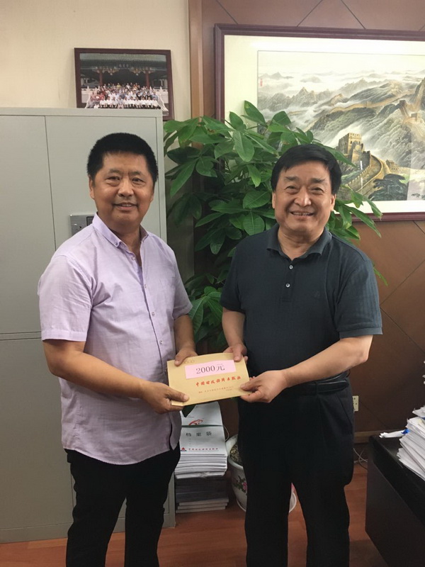 财经社党委书记黄琦走访慰问党员群众3