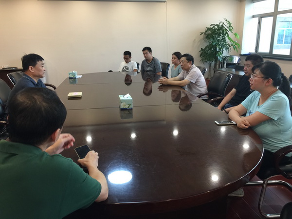 财经社党委书记黄琦慰问党员群众2