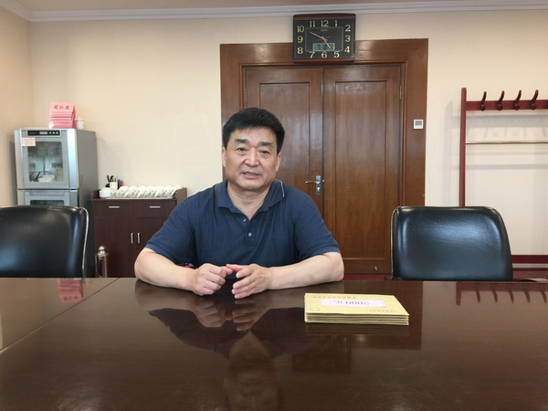 财经社党委书记黄琦慰问党员群众1